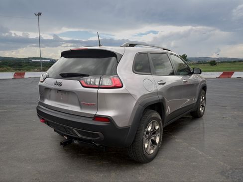 Used 2019 Jeep Cherokee Trailhawk AWD/4WD image 3