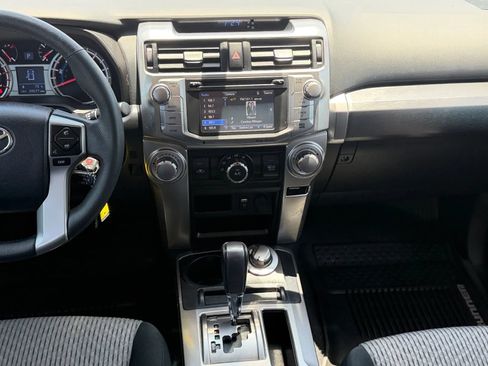 Used 2017 Toyota 4Runner SR5 AWD/4WD image 17