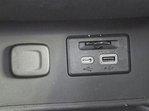 Used 2023 GMC Acadia Denali w/ Denali Ultimate Package image 8