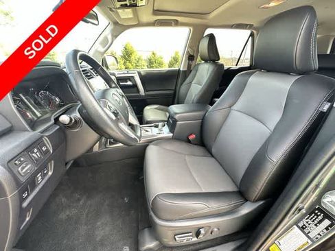 Used 2023 Toyota 4Runner SR5 Premium w/ Moonroof Package AWD/4WD image 17
