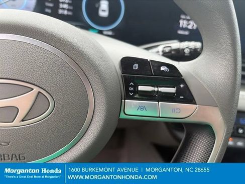 Used 2024 Hyundai Elantra SEL FWD image 20