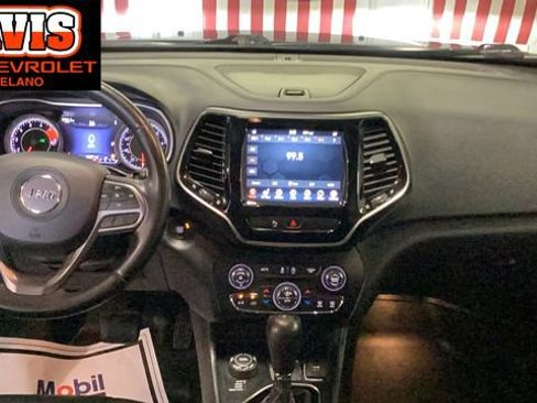 Used 2019 Jeep Cherokee Limited AWD/4WD image 16