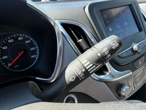 Used 2020 Chevrolet Equinox LS FWD image 27
