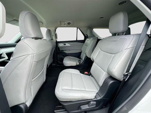 New 2026 Ford Explorer Active w/ Active Comfort Package RWD image 17
