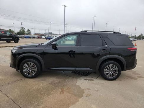 Certified 2025 Nissan Pathfinder SV image 8