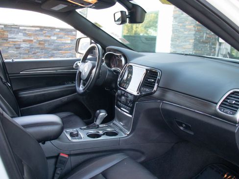 Used 2022 Jeep Grand Cherokee Limited image 17