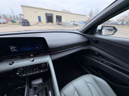 Used 2025 Hyundai Elantra Limited image 34