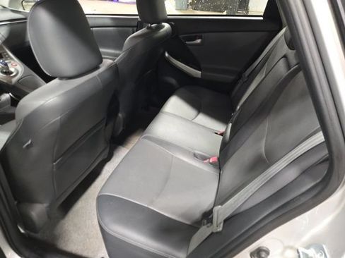 Used 2015 Toyota Prius Five FWD image 12