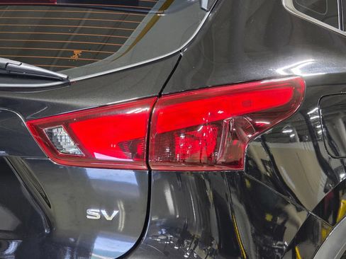 Used 2018 Nissan Rogue Sport SV w/ SV Technology Package FWD image 12