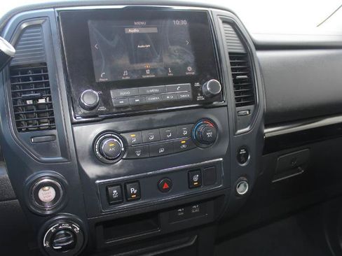 Used 2022 Nissan Titan SV AWD/4WD image 29