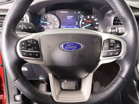 Used 2022 Ford Explorer XLT w/ Equipment Group 202A image 3