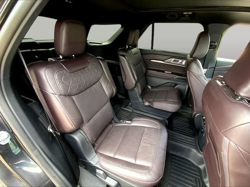 Used 2025 Ford Explorer Platinum w/ Ultimate Package AWD/4WD image 18
