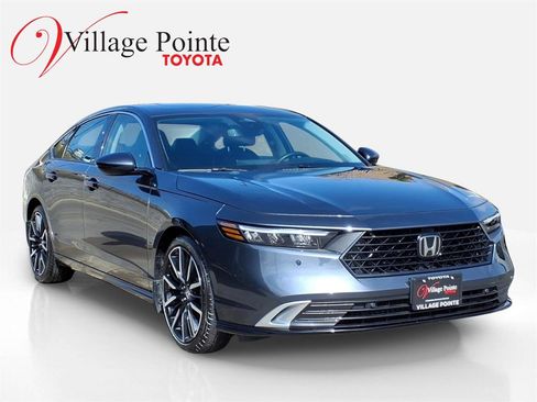 Used 2023 Honda Accord Touring image 3