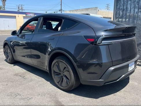 Used 2026 Tesla Model Y Long Range AWD/4WD image 19