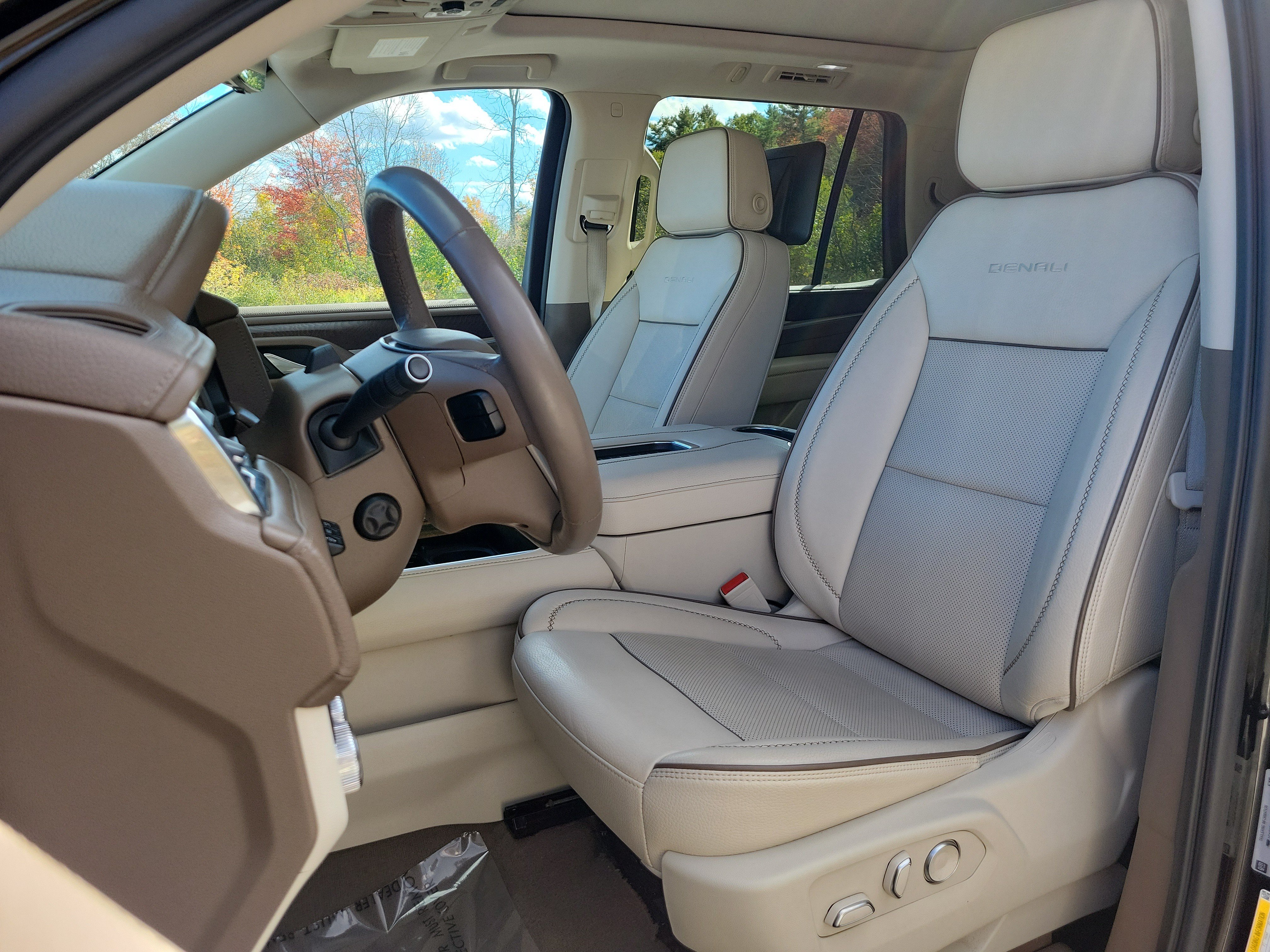 Used 2023 GMC Yukon Denali AWD/4WD image 14