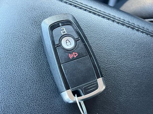 Used 2024 Ford Edge SEL image 24