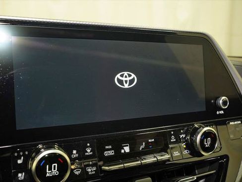 Certified 2024 Toyota Highlander Platinum AWD/4WD image 15