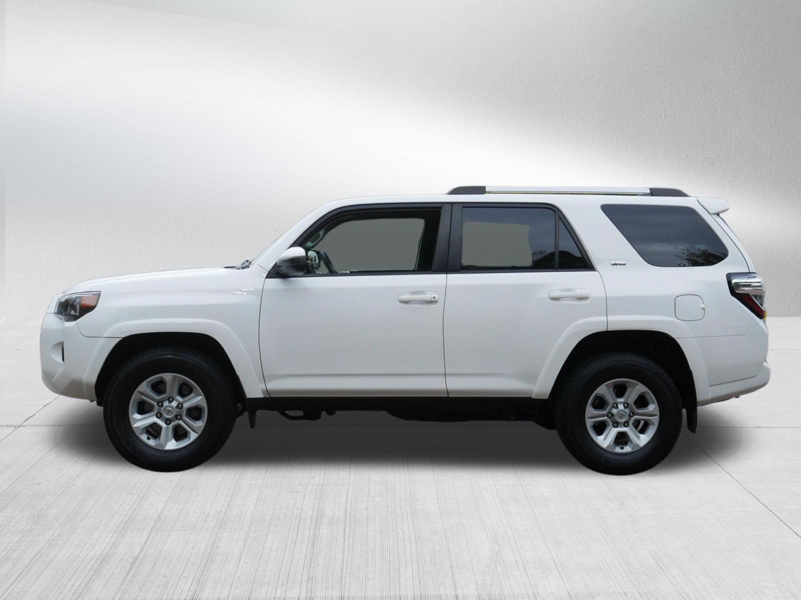 Used 2023 Toyota 4Runner SR5 AWD/4WD image 4