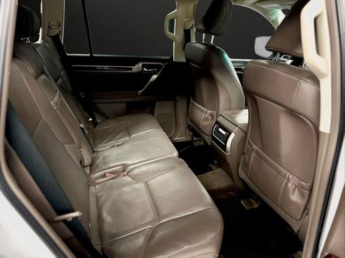 Used 2011 Lexus GX 460 w/ Comfort Plus Pkg image 24