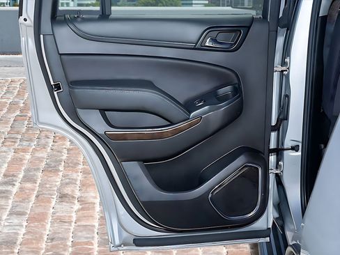 Used 2018 Chevrolet Tahoe LS RWD image 12