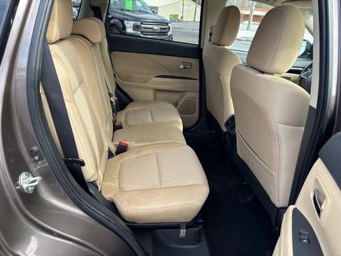 Used 2020 Mitsubishi Outlander ES image 15