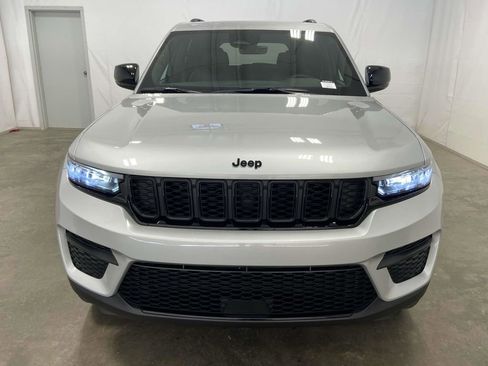 New 2025 Jeep Grand Cherokee Altitude image 6