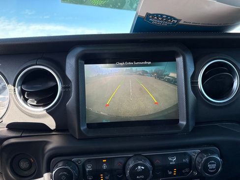 Used 2023 Jeep Wrangler Unlimited Sahara w/ Cold Weather Group image 15