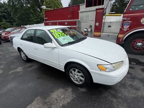 Used 1998 Toyota Camry XLE w/ Leather Pwr Seat Pkg image 2
