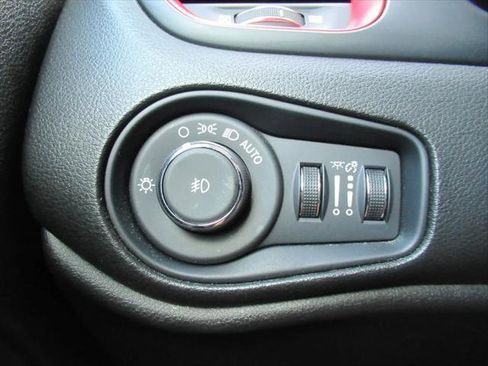 Certified 2023 Jeep Renegade Trailhawk AWD/4WD image 21
