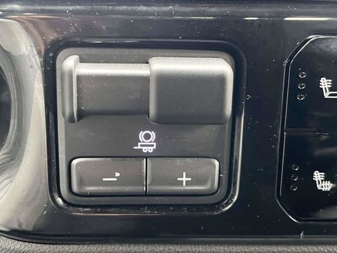 Used 2025 Chevrolet Silverado 1500 LT w/ Leather Package image 25