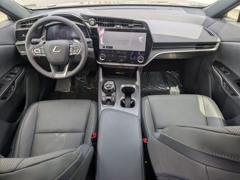 Used 2025 Lexus RZ 450e image 28
