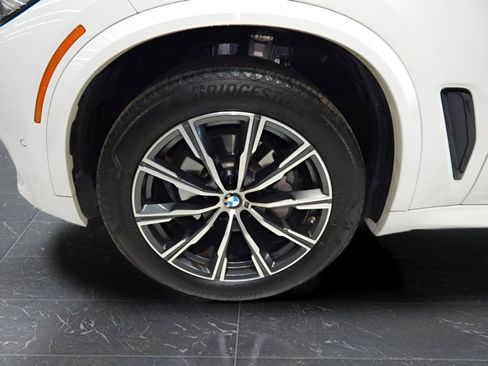 Used 2022 BMW X5 xDrive40i w/ M Sport Package AWD/4WD image 10