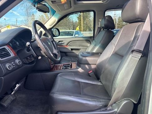 Used 2013 Chevrolet Avalanche LTZ image 10