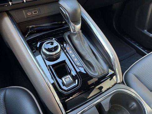 Used 2024 GMC Canyon Denali image 25