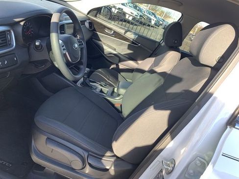 Used 2020 Kia Sorento LX image 18