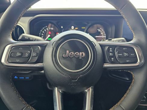 Used 2024 Jeep Wrangler Unlimited Sahara AWD/4WD image 19