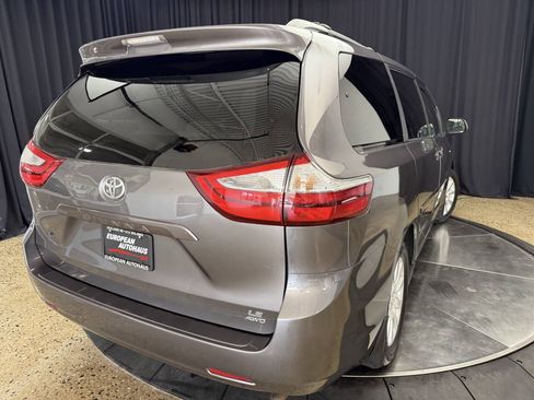 Used 2017 Toyota Sienna LE AWD/4WD image 9
