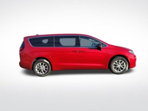 New 2026 Chrysler Pacifica Select image 6
