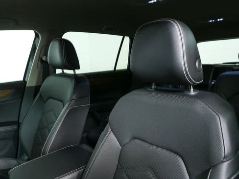 Certified 2025 Volkswagen Atlas SE image 11