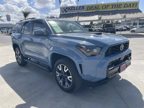 Used 2025 Toyota 4Runner TRD Sport AWD/4WD image 2
