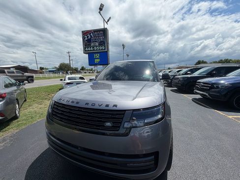 Used 2025 Land Rover Range Rover SE AWD/4WD image 8
