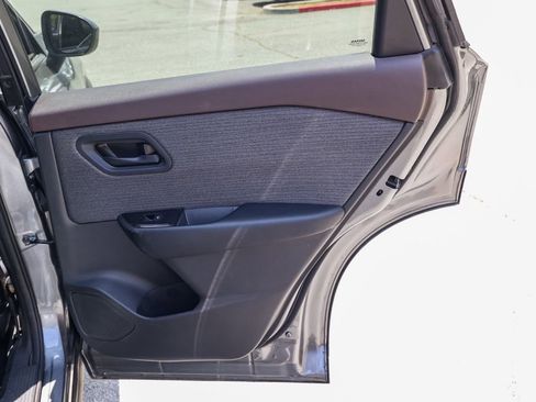 Used 2023 Nissan Rogue S FWD image 19