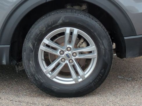 Used 2022 Ford Explorer XLT w/ Equipment Group 202A image 14