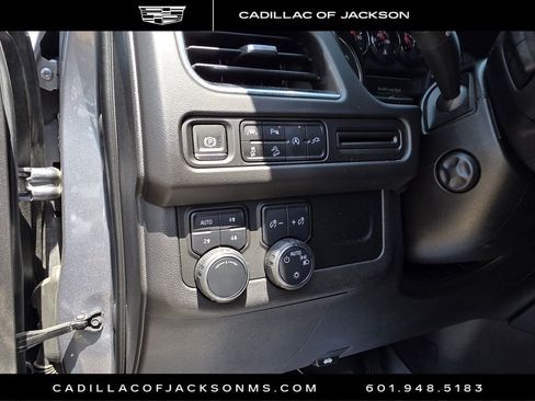 Used 2021 Chevrolet Tahoe Z71 w/ Luxury Package AWD/4WD image 20