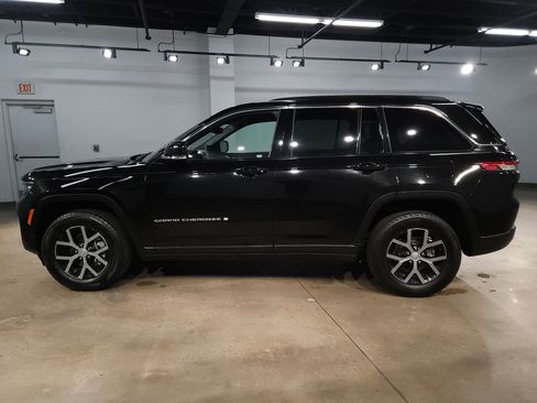 Used 2024 Jeep Grand Cherokee Limited image 4