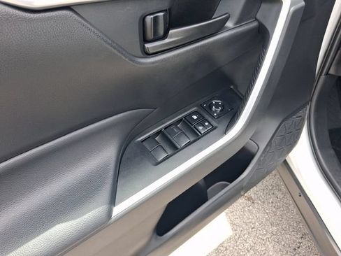 Used 2025 Toyota RAV4 LE AWD/4WD image 14
