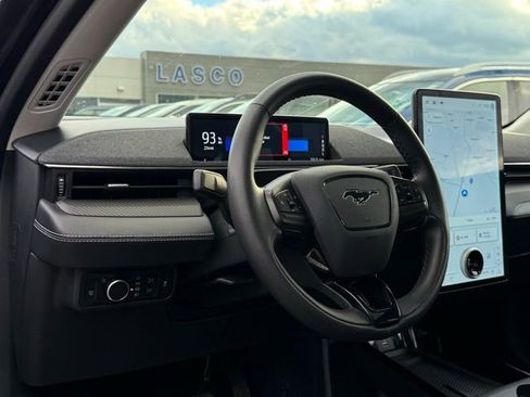 Used 2022 Ford Mustang Mach-E Premium image 17