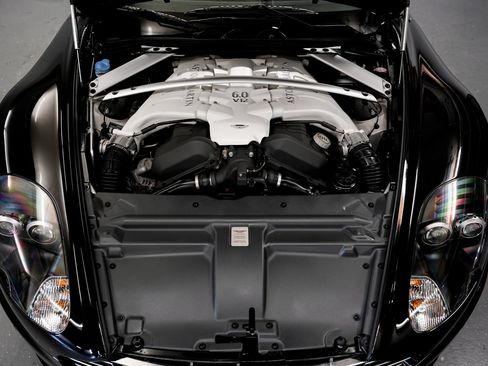 Used 2009 Aston Martin DBS Coupe RWD image 38