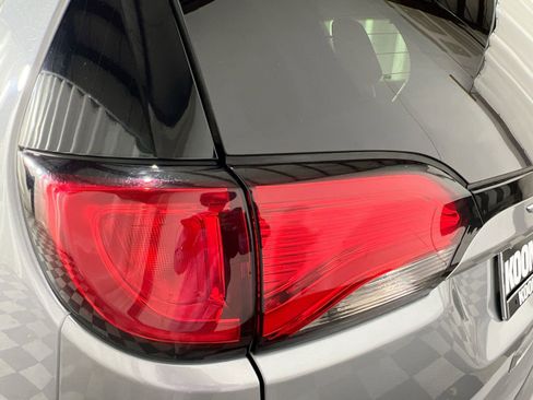 Used 2020 Chrysler Pacifica Limited image 16