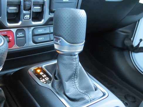 New 2025 Jeep Gladiator Mojave image 31